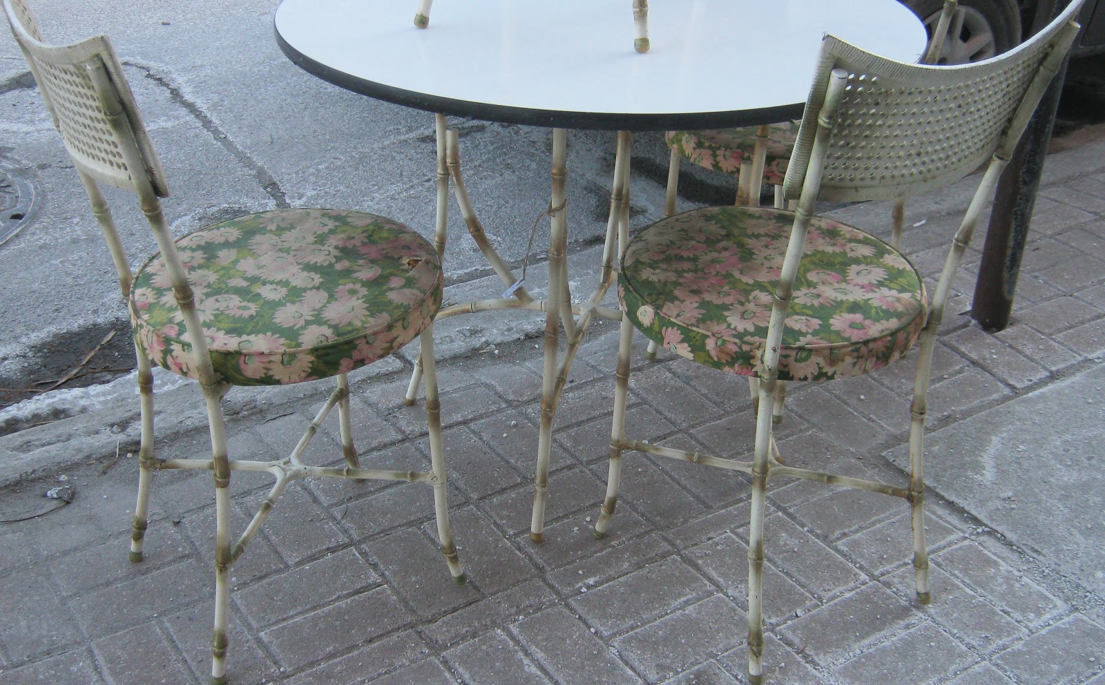 Funk & Gruven AZ INDOOROUTDOOR SET FOR 4, BY HAUSER