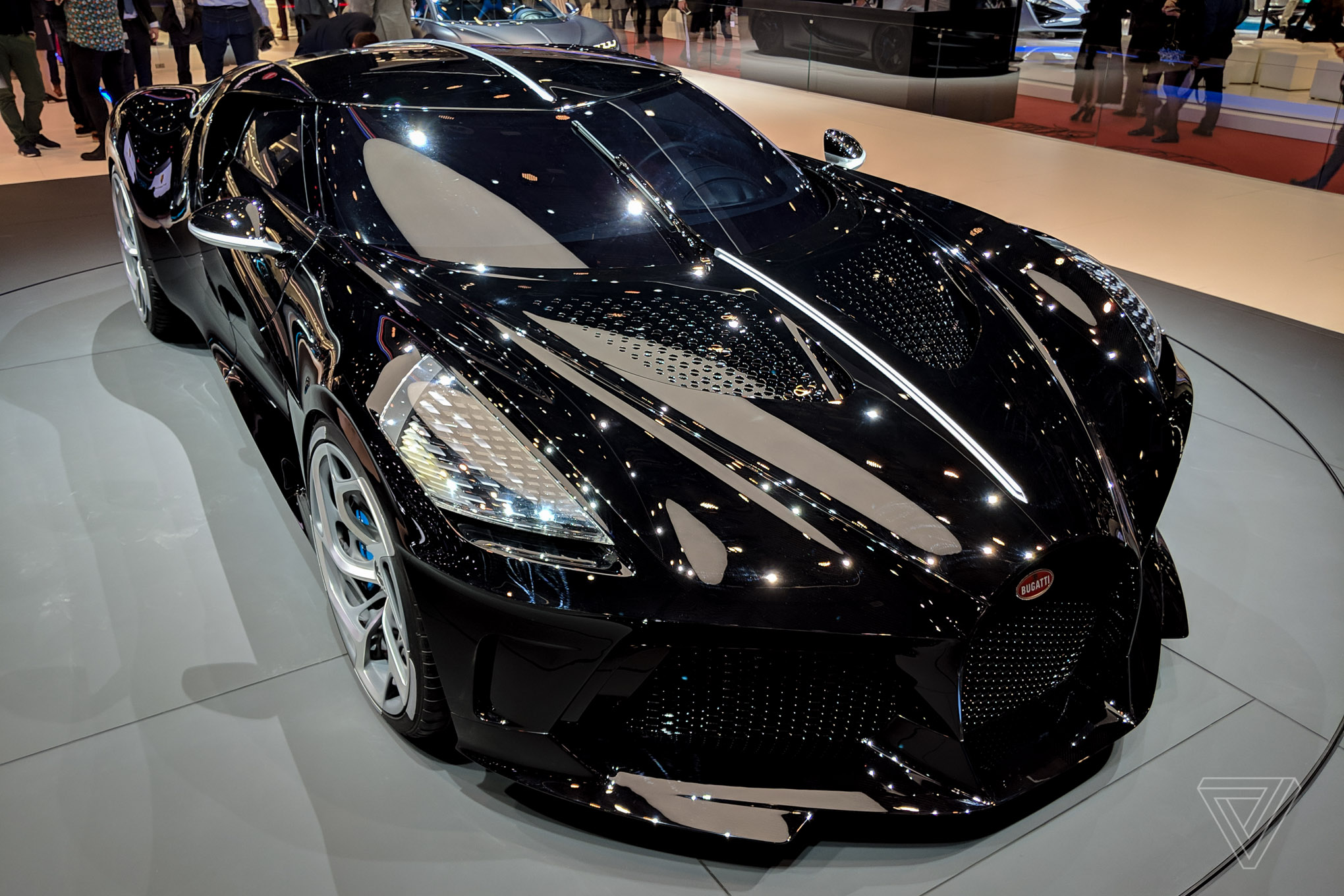 Машина за миллион в 2024 году. Машина Bugatti la voiture noire. Бугатти la voiture noire 2021. Mercedes-Benz Maybach Exelero. Бугатти 2020 Нойре.