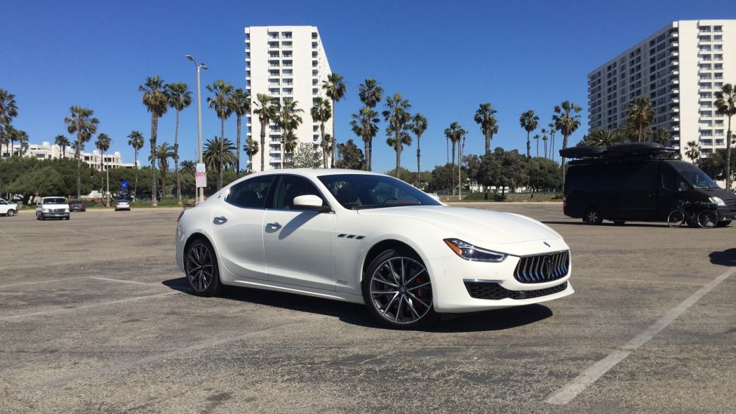 Mẫu Sedan Maserati Ghibli Của Ca Sỹ Hồ Ngọc Hà Giá Bao Nhieu - Màu trắng 2020