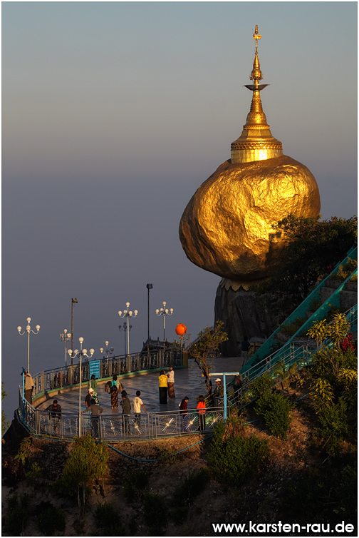 IMG_8971_golden_rock_sunrise_kyaiktiyo.jpg