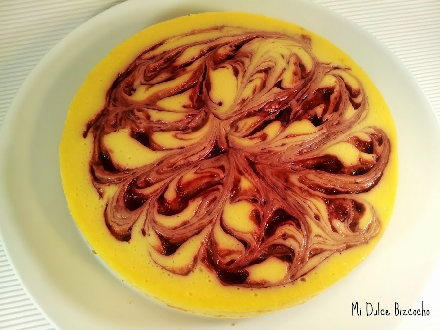 tarta de queso light con remolinos de frambuesa