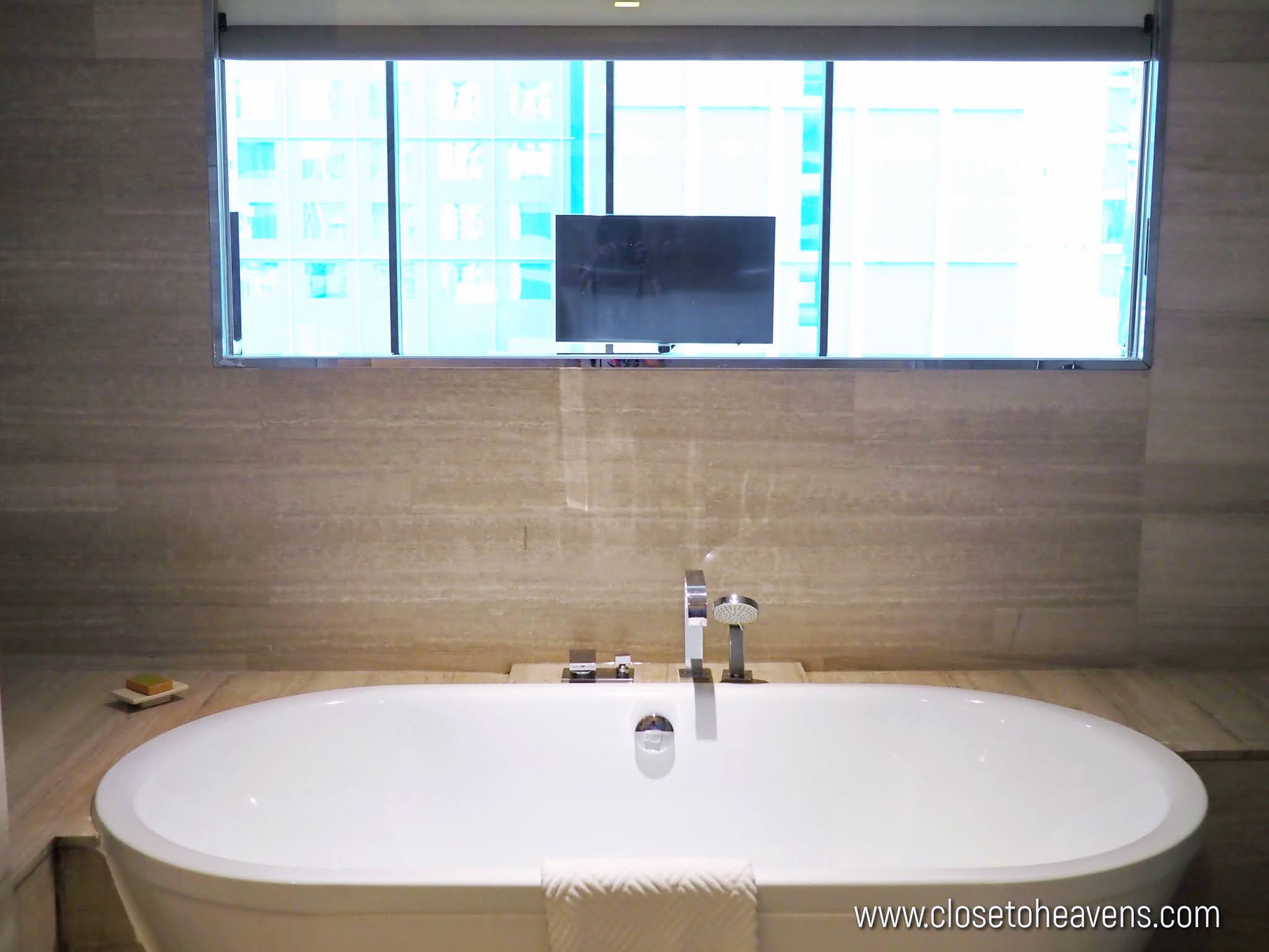 Hilton Sukhumvit Bangkok ห้องพัก + บุฟเฟ่ต์อาหารเช้า