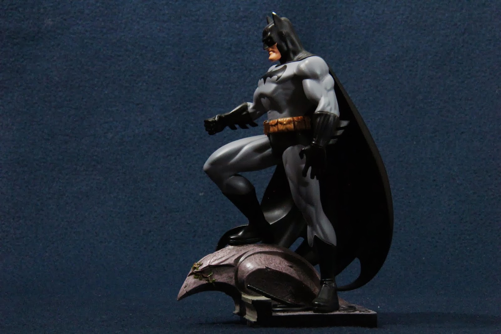 Pinoy Kolektor: Batman Mini Statue by Jim Lee