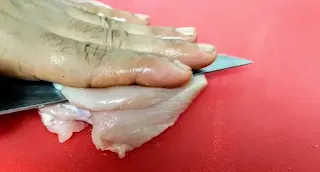 Cutting and slicing chicken breasts for Rozali kebab