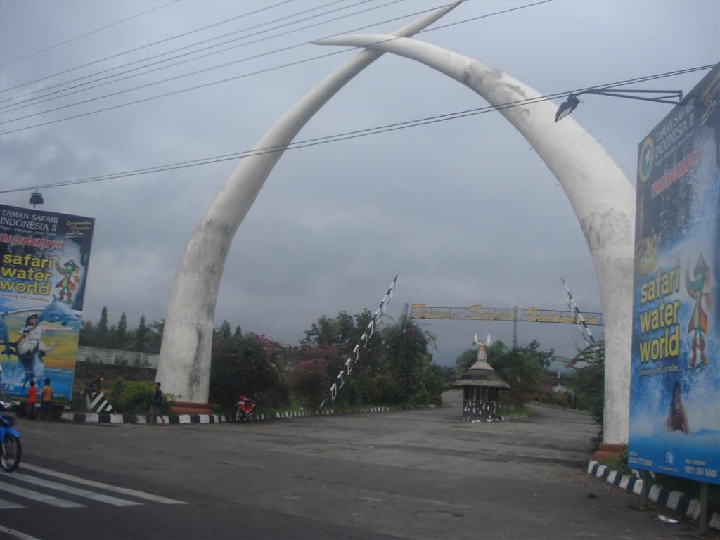 Holiday Adventure: Goes to Safari Malang