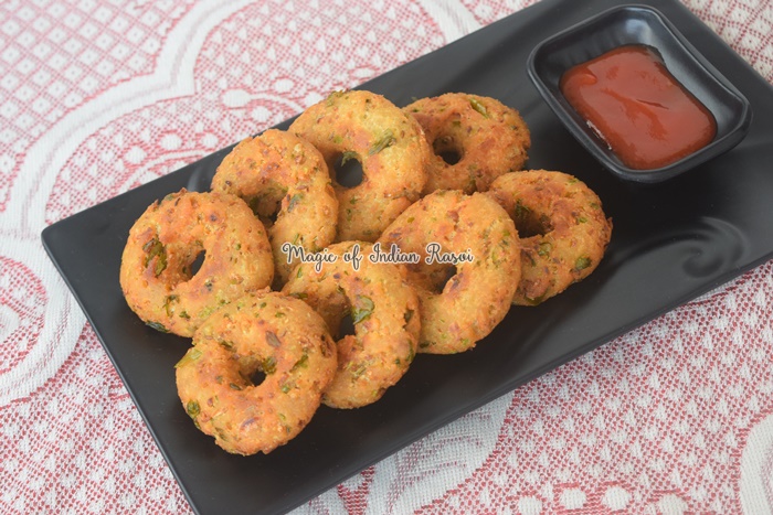 Instant Bread Medu Vada Recipe - इंस्टेंट ब्रेड मेदु वड़ा रेसिपी - Priya R - Magic of Indian Rasoi