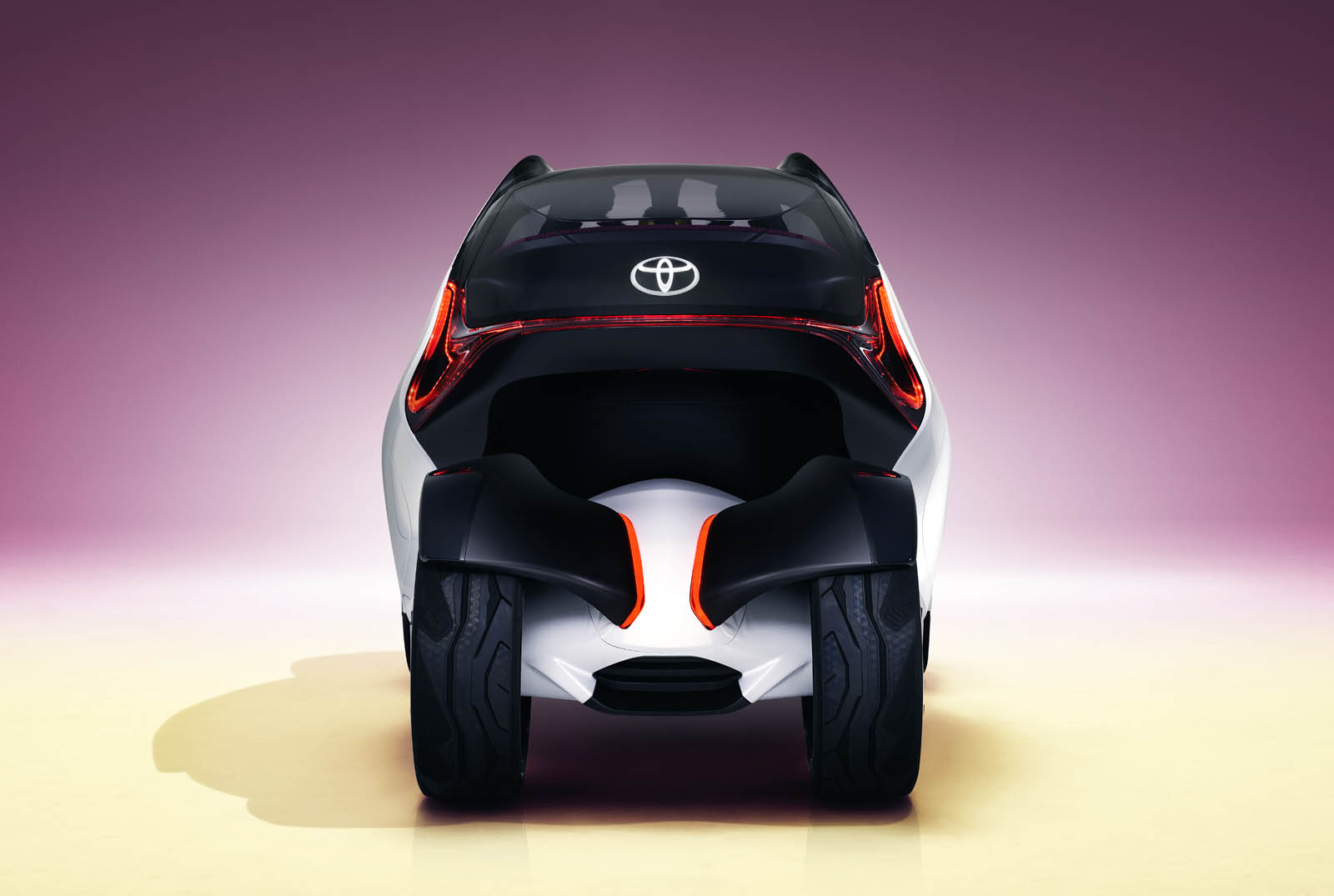2017_Toyota_Concept_i-Tril_Static_11+cop