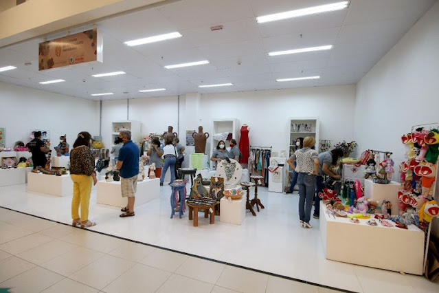 João Azevêdo e Cícero Lucena participam de inauguração da loja do Artesanato Paraibano na Ferreira Costa