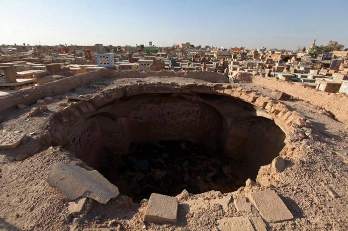 Chingum — Discover Curiosities Wadi alSalam Iraqi cemetery