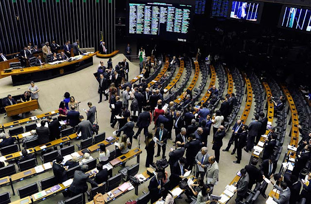 Justiça Federal bloqueia Fundo Partidário e autoriza uso para combater Covid-19