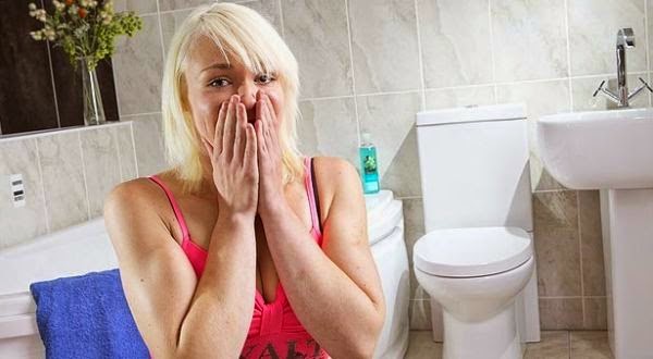 Wanita Takut Toilet Ketakukan Setengah Mati Seperti Toilet Ingin Menelannya