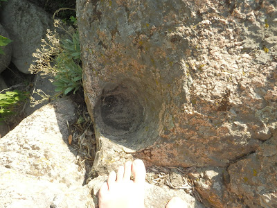 маленькое отверстие высверленное в гранитной скале, Южный Буг, Мигия