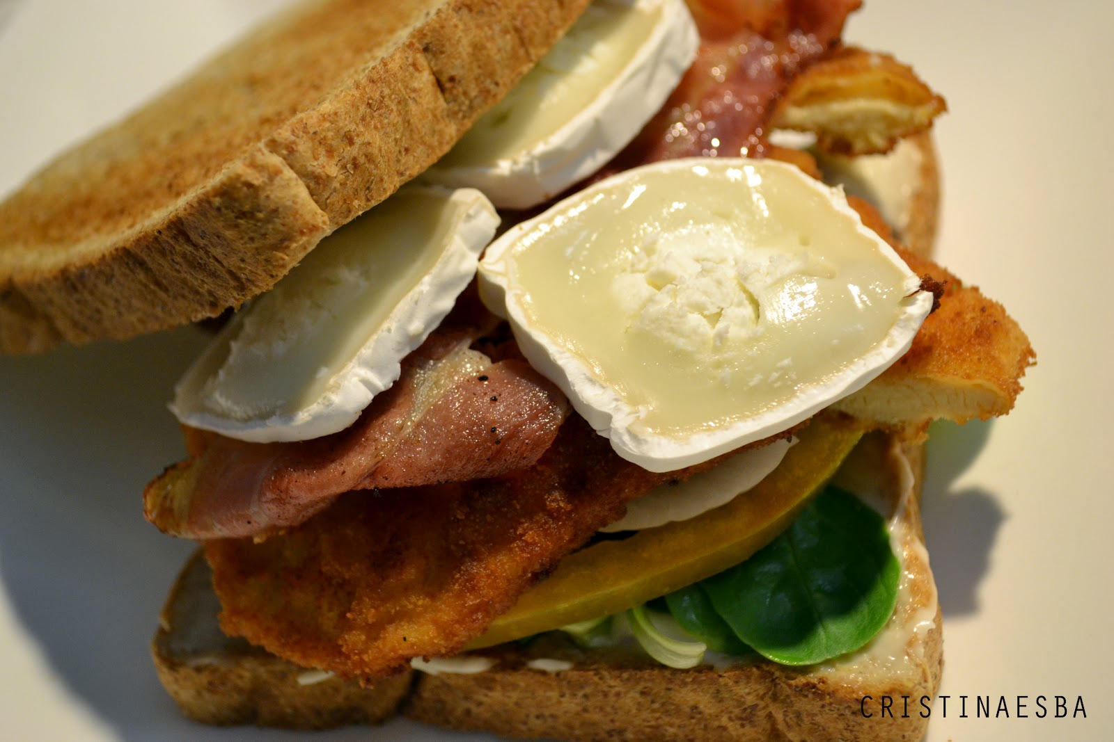 OBRADOR D'IDEES SÁNDWICH DE POLLO REBOZADO, BACON Y QUESO DE CABRA
