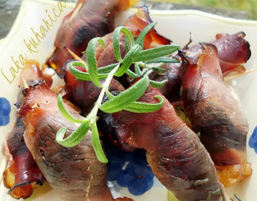 Prunes wrapped in prosciutto by Laka kuharica: decadent-tasting treat that's sweet, savory, and healthy.