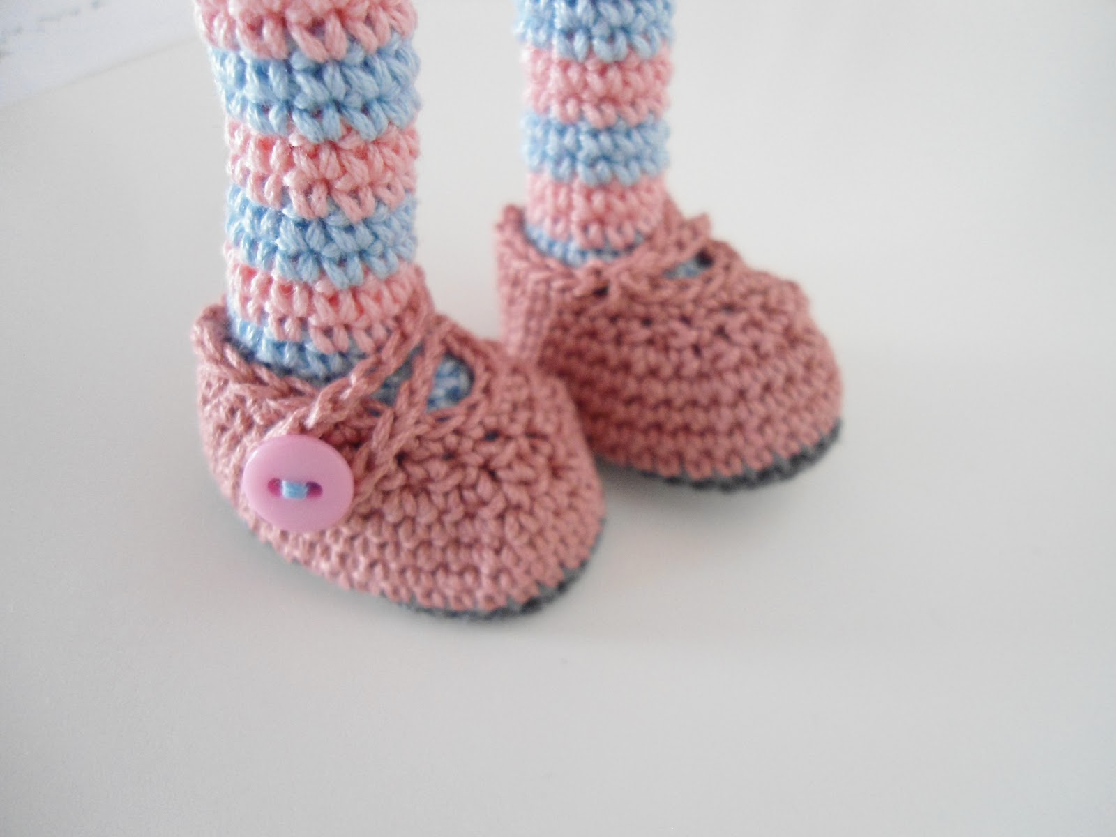 free crochet doll shoes pattern
