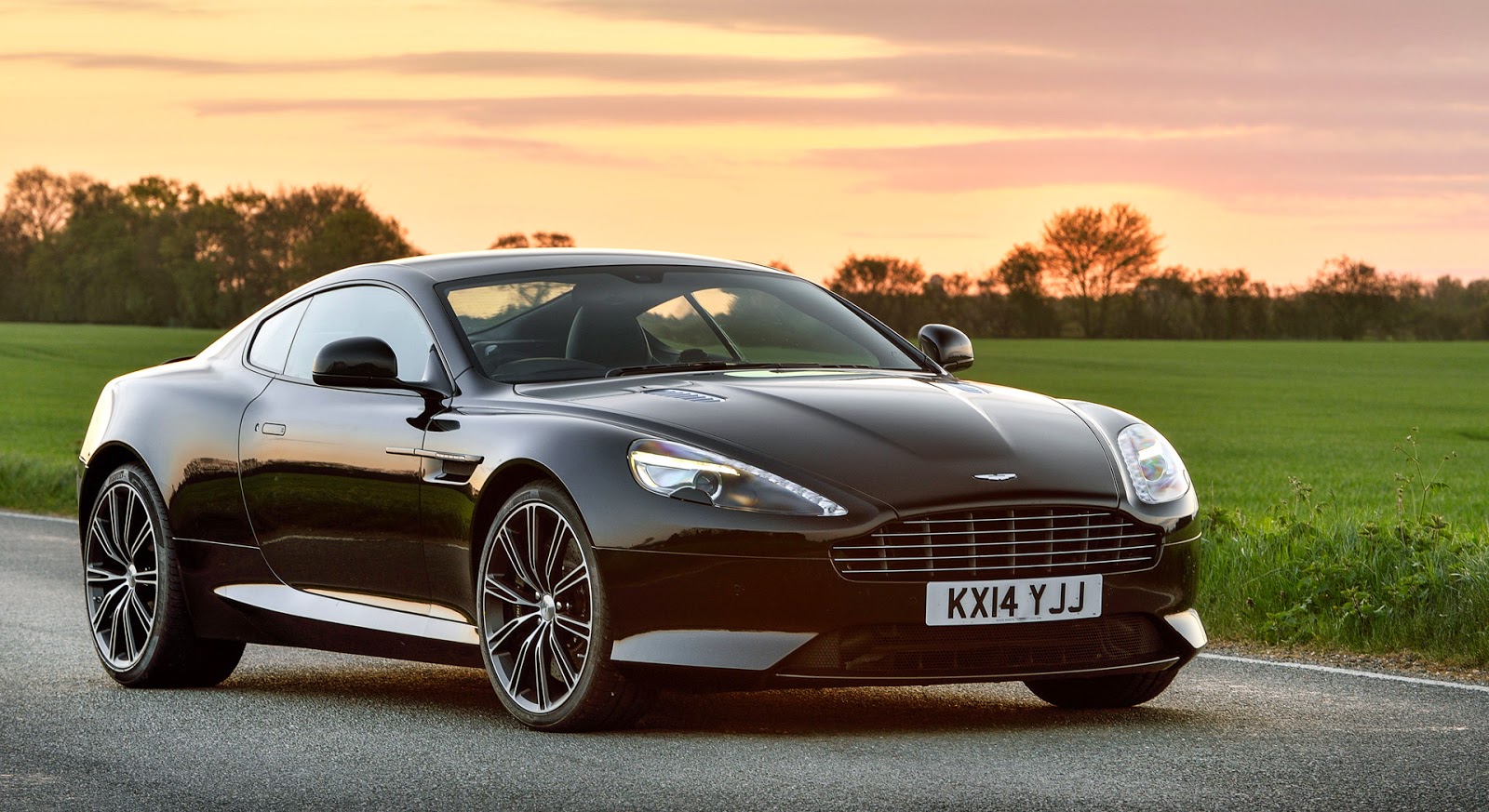 Breathtaking Beauty: The Aston Martin DB9 Carbon Edition