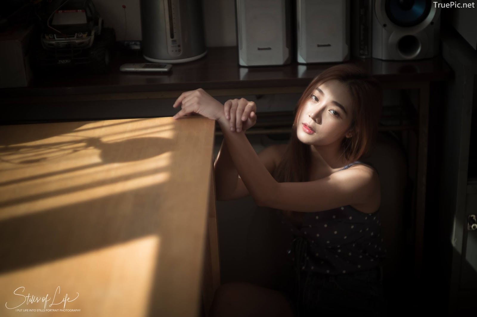 Thailand model Bunnada Na Ranong - Waiting for you - Photographer Apisak Kanjanapusit