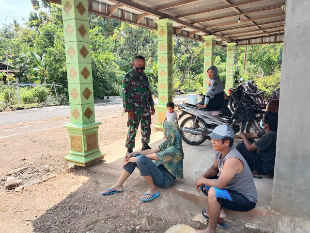 Akrab, Babinsa Selalu Jalin Silaturahmi Dengan Warga Akrab, Babinsa Selalu Jalin Silaturahmi Dengan Warga