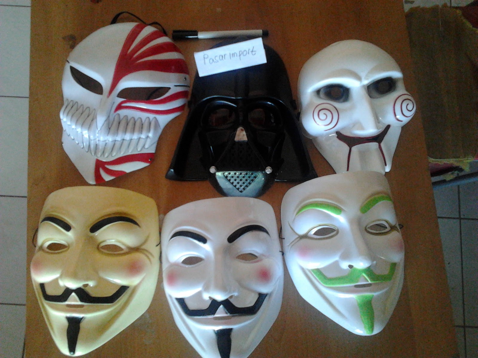 Маска кто под ними. Маска Анонимуса. Шоу маска. Маски из шоу маска. Шоу маска декорации.