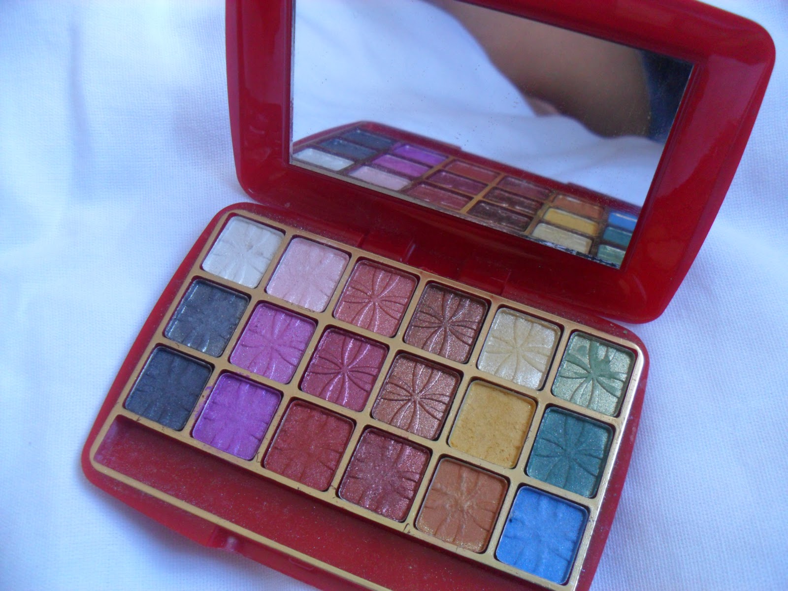 Muito Batom Paleta de 18 Sombras 3D da Tango
