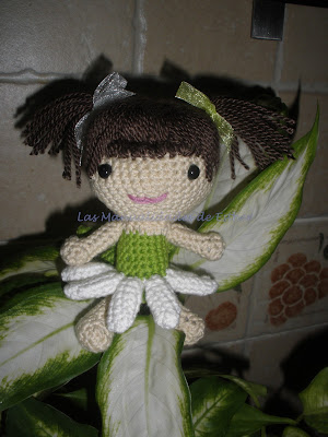 Amigurumi hada margarita realizada a crochet de frente