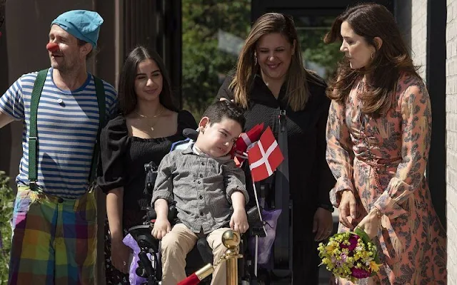 Crown Princess Mary wore a floral silk dress from H&M, and flesh-colored leathers pumps from Gianvito Rossi.