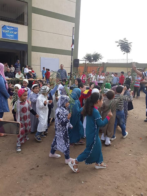 صور احتفال طلاب رياض الاطفال بمدرسة اجهور الرمل الابتدائية بالمولد النبوي الشريف