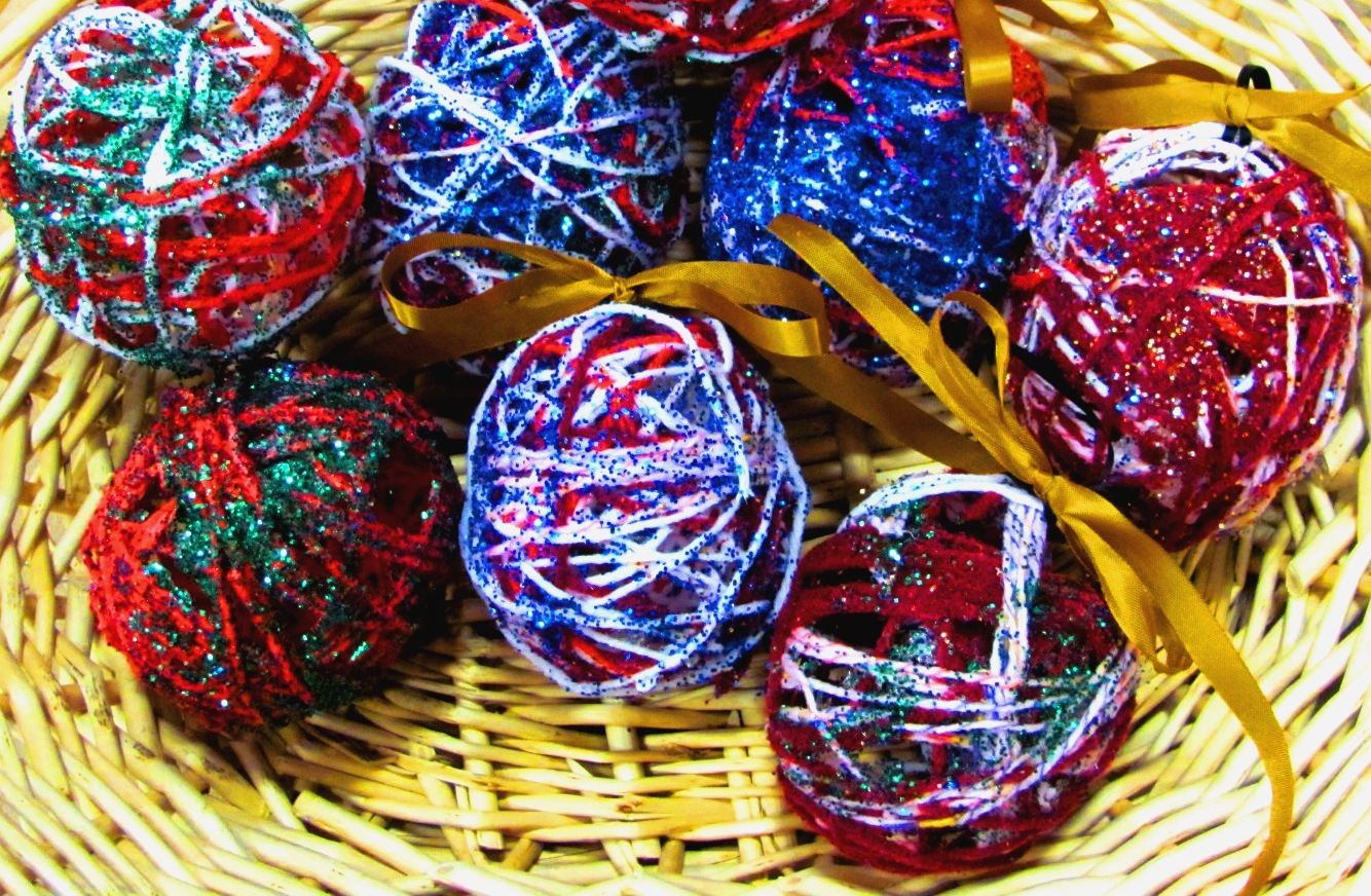 colormehappy: Yarn Ornaments- A creative Christmas craft from the