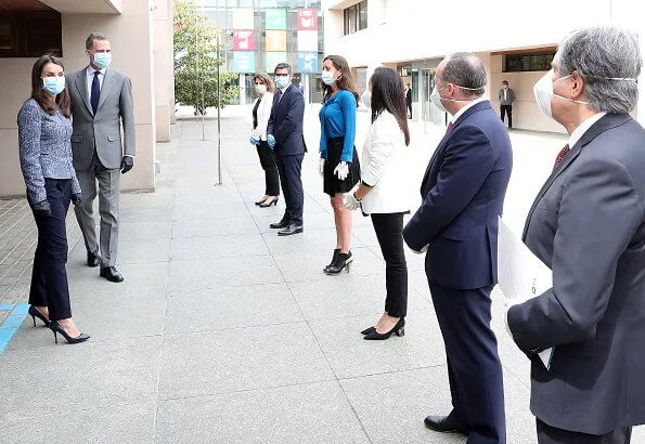 Queen Letizia wore a tweed jacket by Boss. Queen Letizia wore Hugo Boss Karonita tweed jacket and Boss trousers