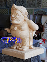Patung semar selamat datang (Monggo) dibuat dari batu alam paras jogja / batu putih Gunungkidul.
