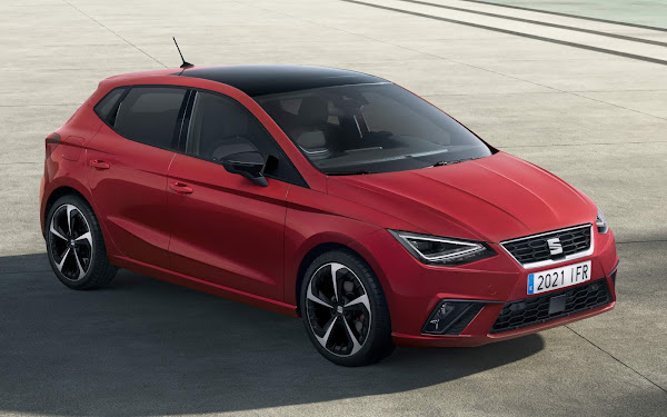 Seat Ibiza 2021 ganha facelift e tela multimídia flutuante no interior