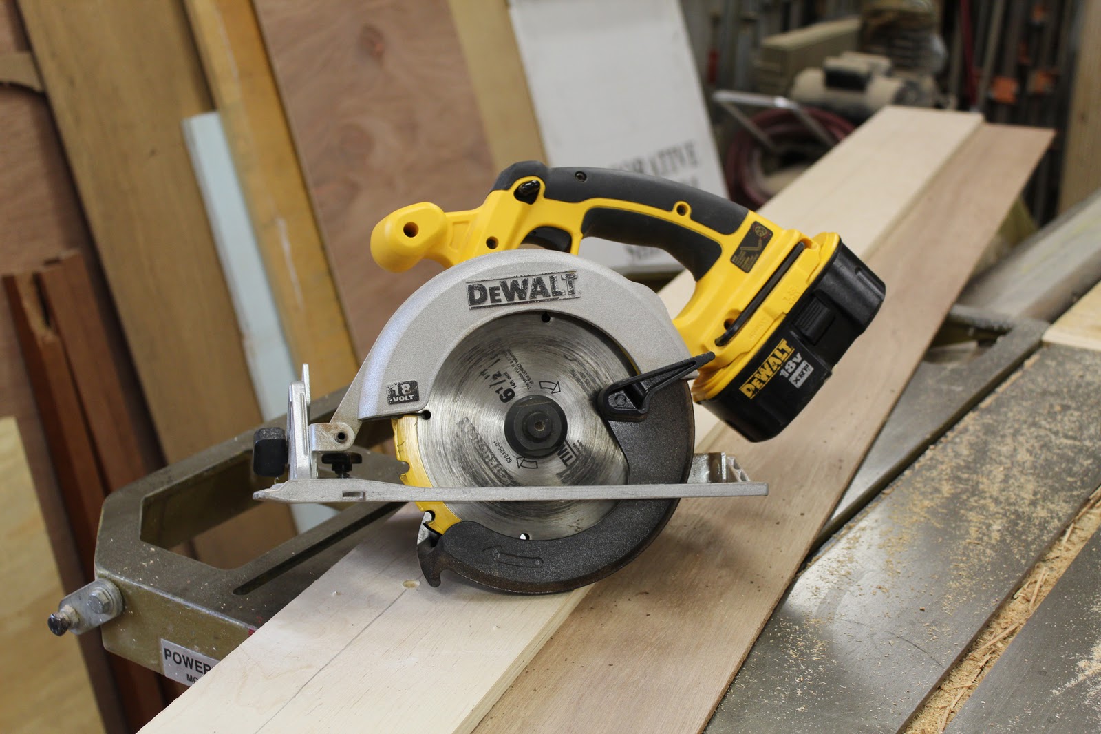 Art and Home How to make a rip fence for a circular saw