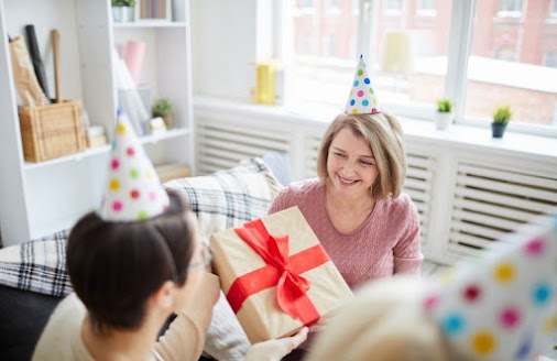 Best 50th Birthday Gifts for Mom