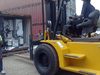 Proses Bongkar Muat Barang Behadle Import Mesin