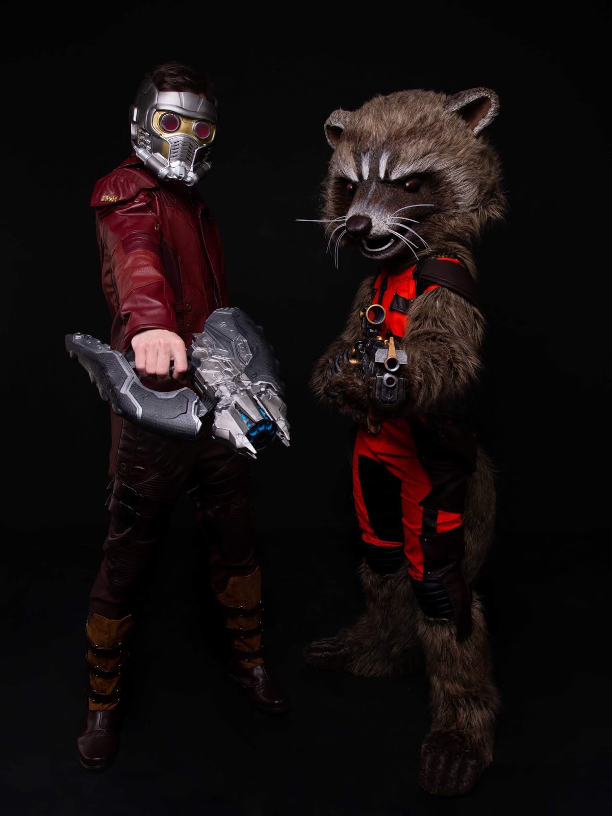 брэдли купер енот. енот в маске медицинской. шоу "the masked singer" -2020. енот стражи галактики. енот ракета и доктор стрэндж.