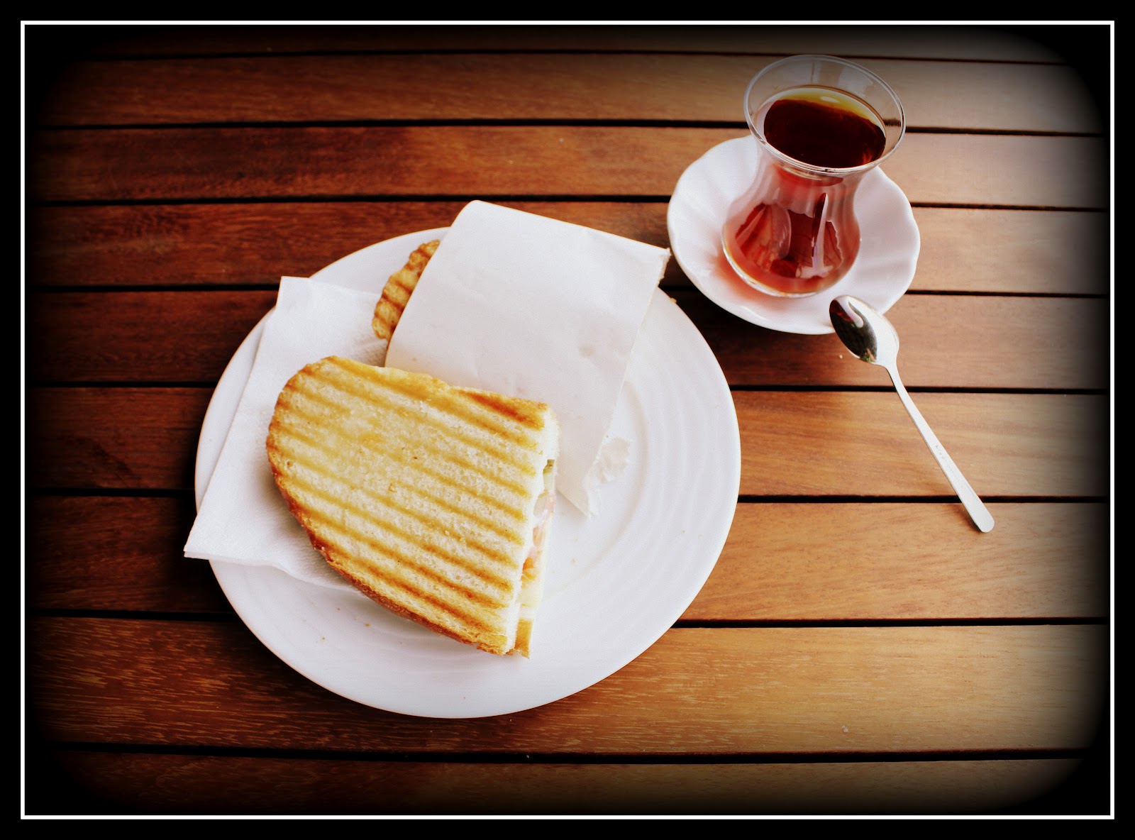 Milk and toast and honey. милк энд тост. милк энд тост. завтрак с хлебом. пахта buttermilk.