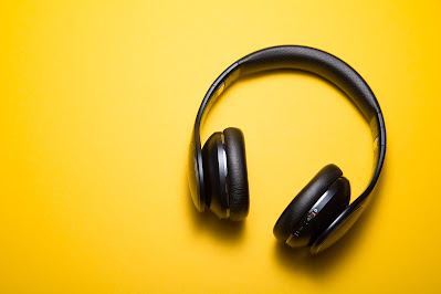 Sleep hack: Listening to music right before bedtime can promote quality sleep | @healthbiztips