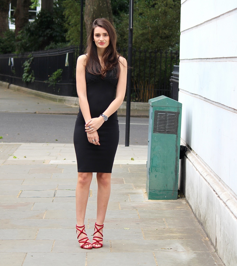 peexo fashion blogger wearing black bodycon midi dress and red zara strappy heels