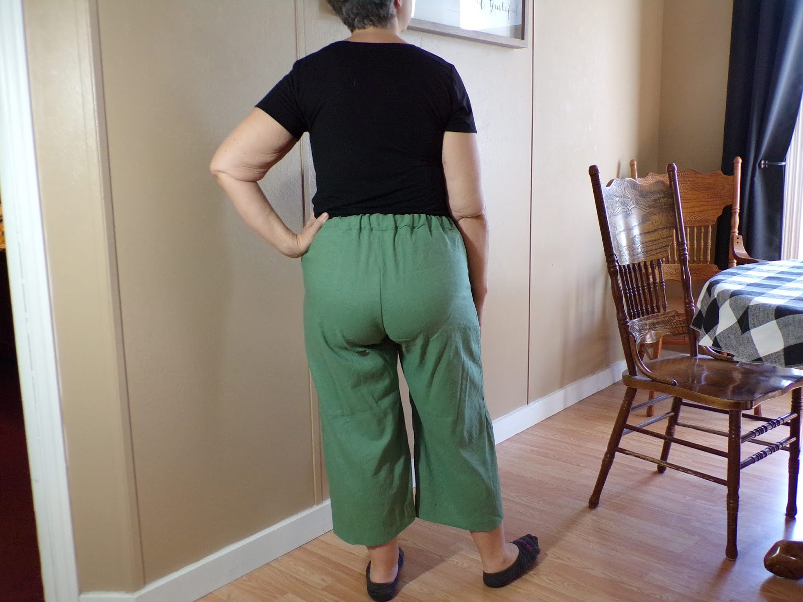 Sew Plus: Simplicity 8841 Green Linen Crop Pants