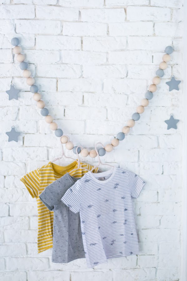 Perchero bolas madera infantil