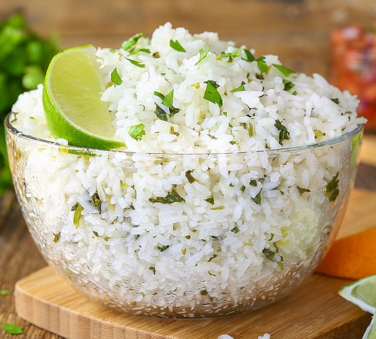 Chipotle Copycat Cilantro Lime Rice #summermeal #dinner Chipotle Copycat Cilantro Lime Rice #summermeal #dinner