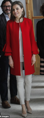 Manteau Zara / top Hugo Boss / legging Uterque / escarpins Magrit
