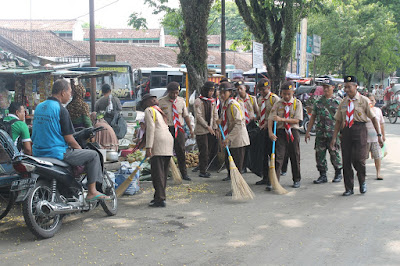 PERINGATI HARI JADI PRAMUKA SWK KODIM 0725/SRAGEN  BHAKTI SOSIAL PEMBERSIHAN