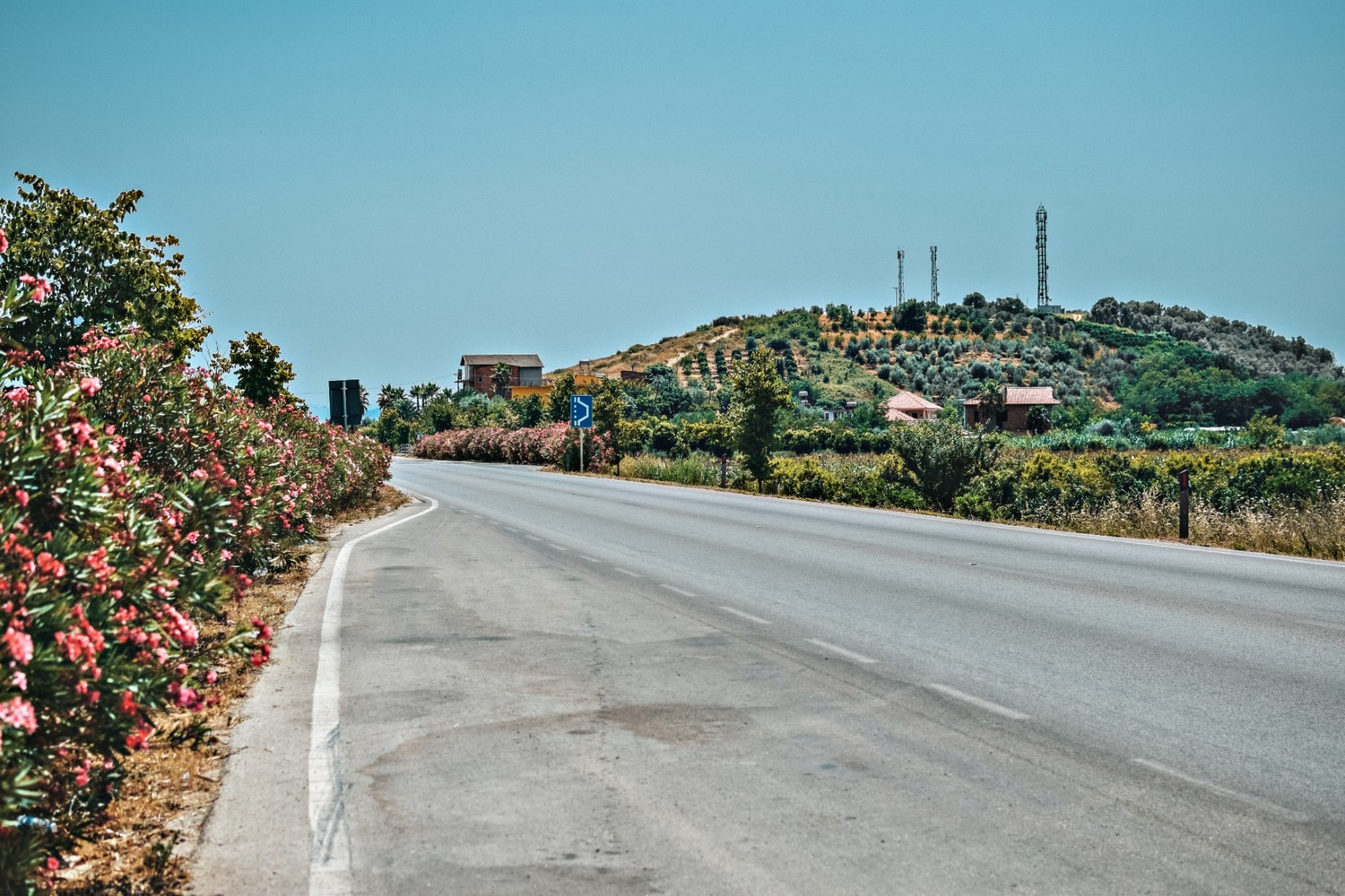 Drogi w Albanii, jak się jeździ samochodem?