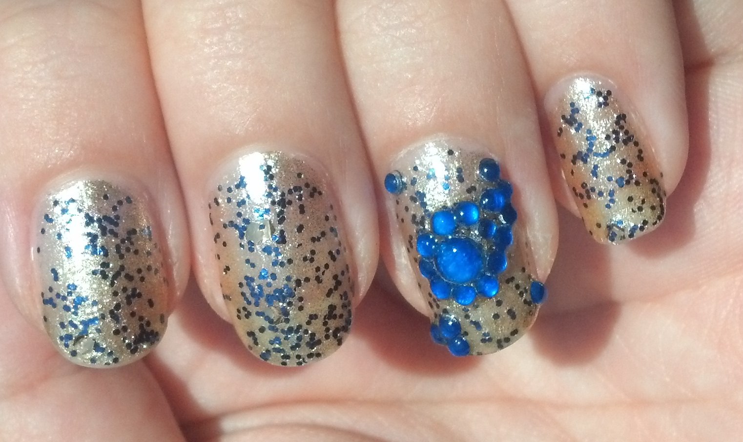 rhinestone paisley nail art in blue rhinestone paisley nail art in ...