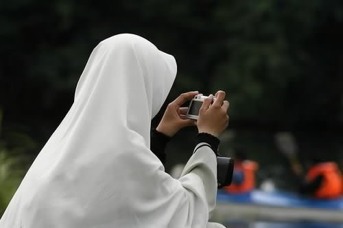 Check It Out !!: Ciri-ciri Wanita Sholehah dan Muslimah 