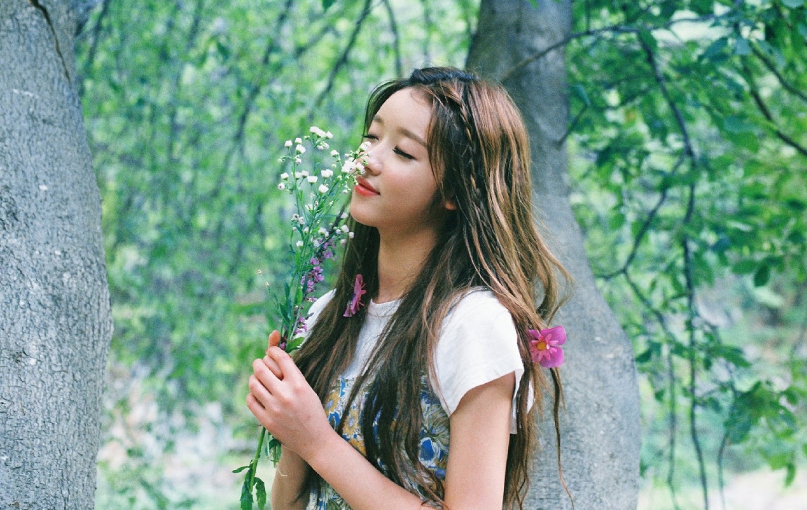 YOOA корейская певица.