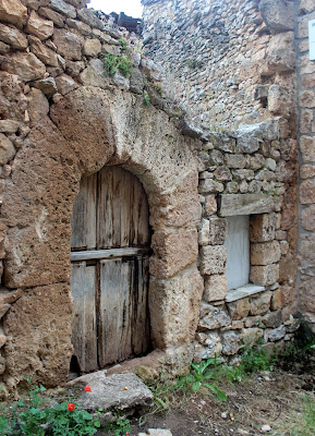 Casa semiderruida en Orbaneja del Castillo. Burgos