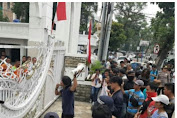 Demo Kantor Gubernur Sumut, Massa GMKI Rusak Pagar