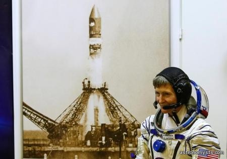 رائدة الفضاء بوكالة ناسا اﻷمريكية بيجي ويتسون تتولى قيادة محاطة الفضاء الدولية